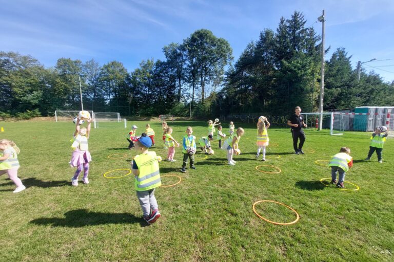 Pokazowe zajęcia z klubem sportowym Płomień Jerzmanowice w oddziale w Łazach